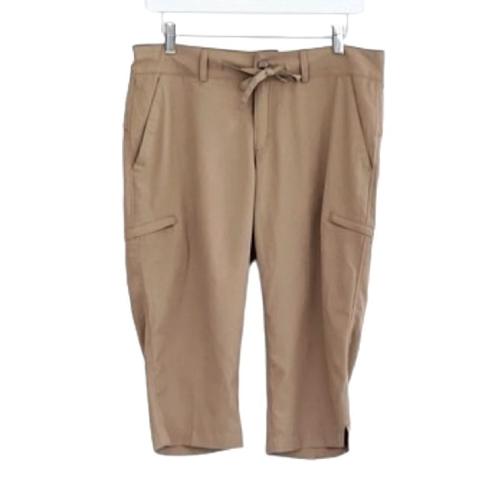 Magellan Outdoors tan drawstring waist 100% polyester Capri pants , size M.